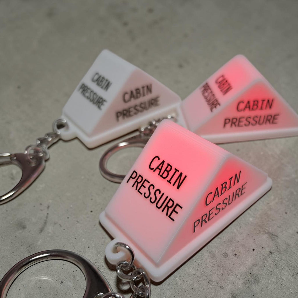 Cabin Ready 原創：Cabin Pressure Indicator Mini Keychain（可着紅燈版）