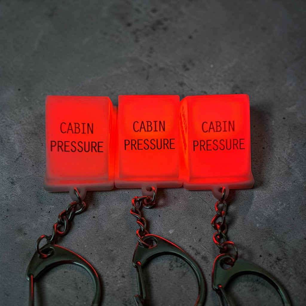 Cabin Ready 原創：Cabin Pressure Indicator Mini Keychain（可着紅燈版）