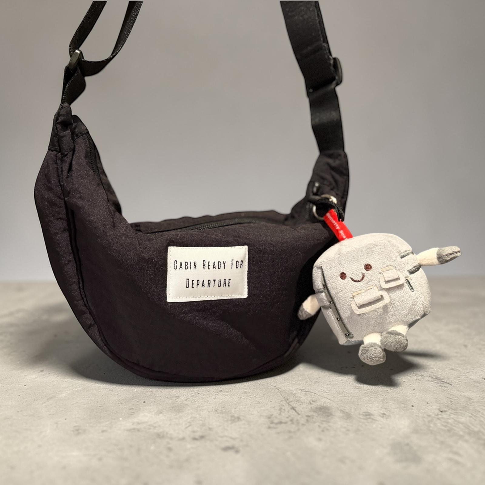 Cabin Ready For Departure 牛角包(附送隨機迷你登機閘口鎖匙扣一個)