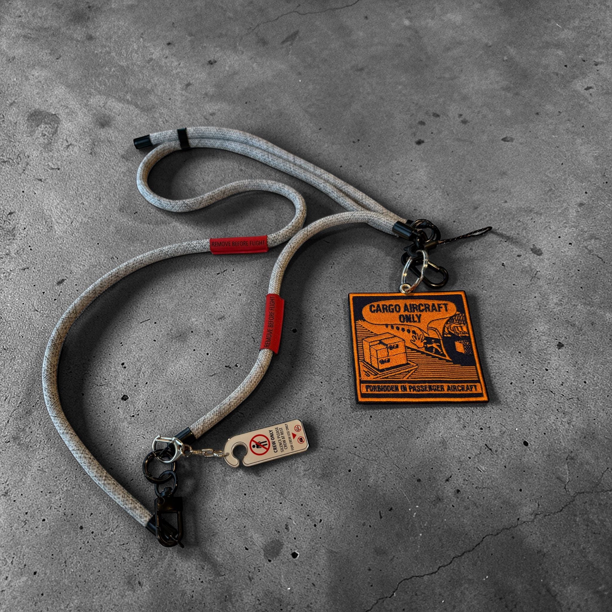 Cargo aircraft ONLY with mirror keychain「客機不准進入 🚫✈️」