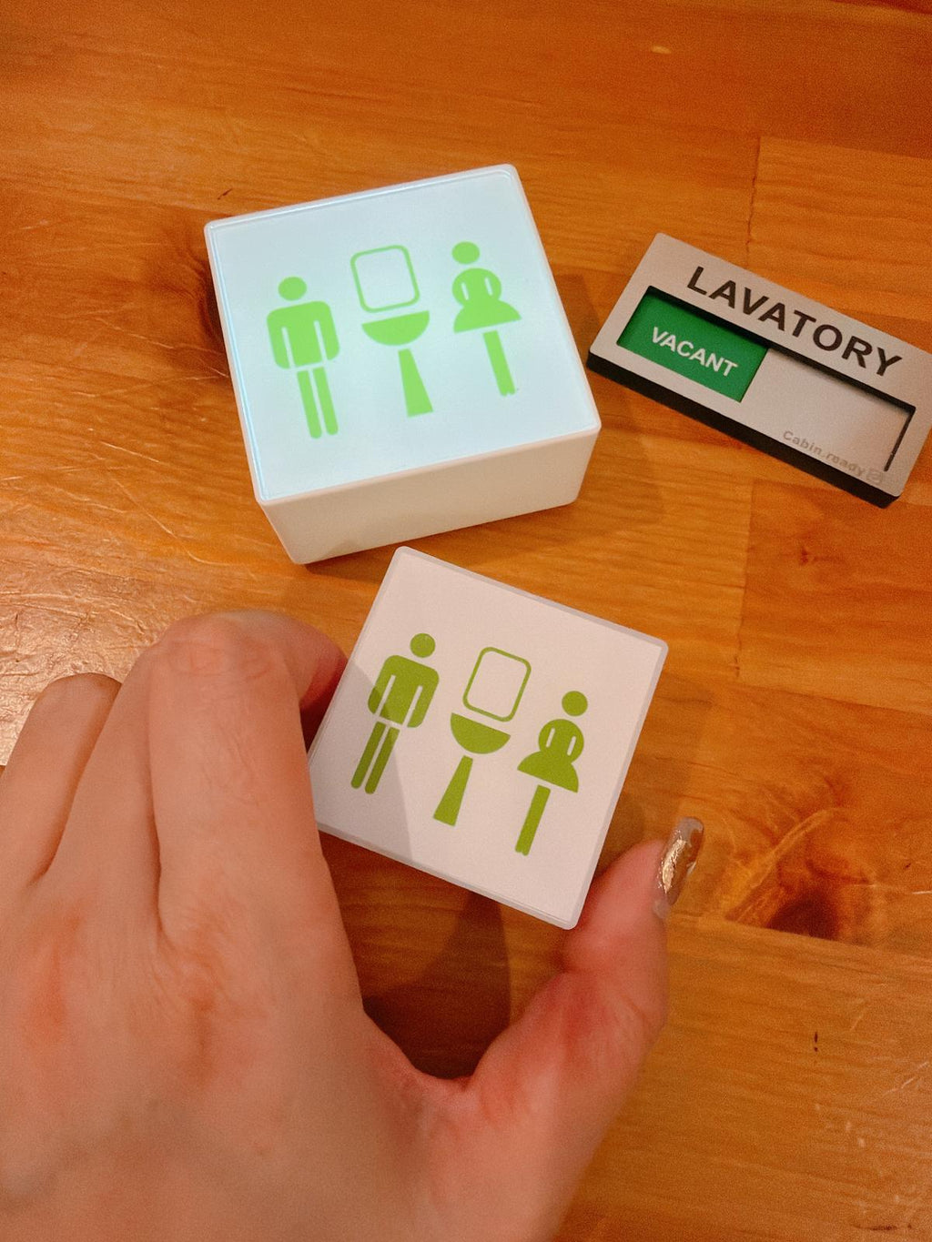 (The "Mini A350 Lavatory Sign Light)迷你版 A350 洗手間指示燈 (Type-C 充電款)