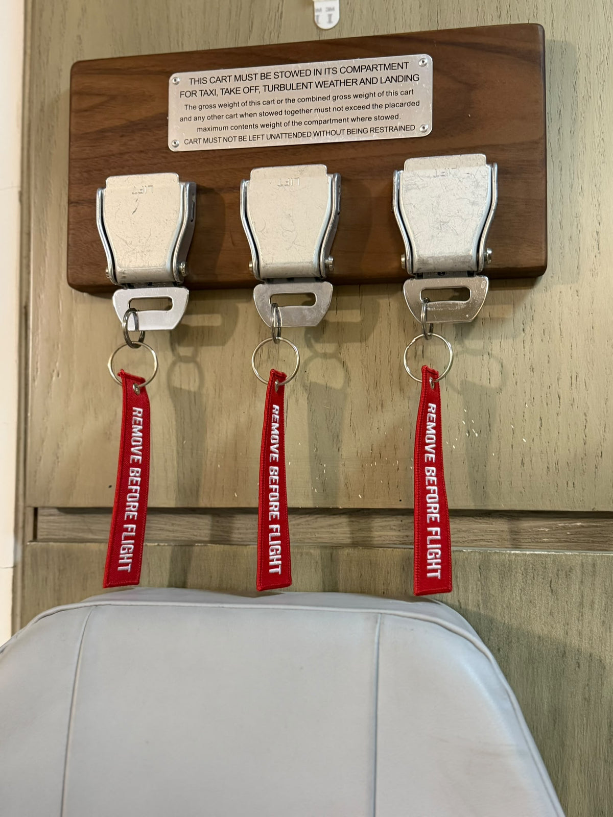 純木製真航空安全帶扣鎖匙掛牌Wooden Genuine Aviation Seatbelt Buckle Key Holder Board.