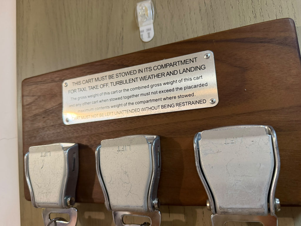 純木製真航空安全帶扣鎖匙掛牌Wooden Genuine Aviation Seatbelt Buckle Key Holder Board.