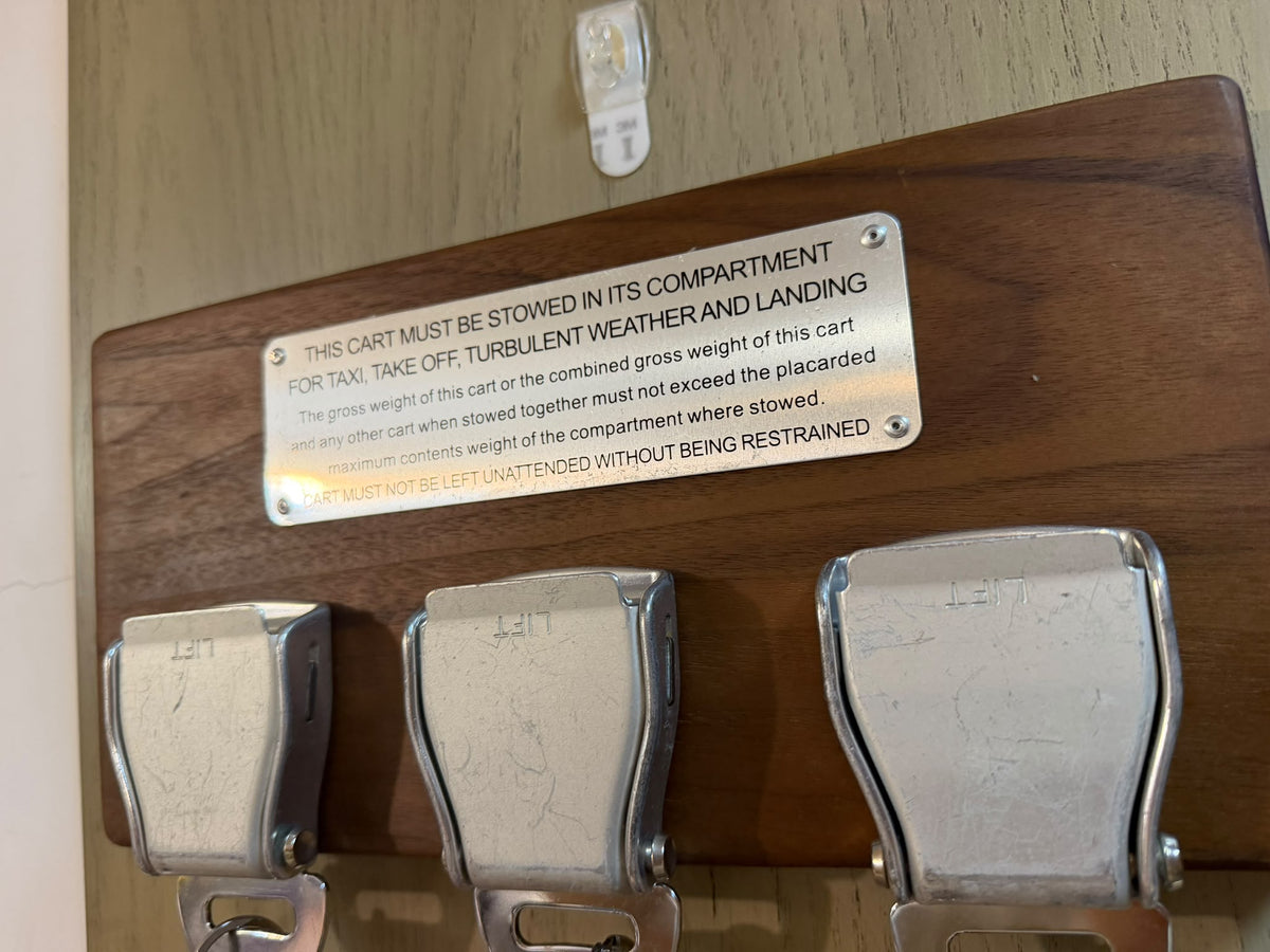 純木製真航空安全帶扣鎖匙掛牌Wooden Genuine Aviation Seatbelt Buckle Key Holder Board.