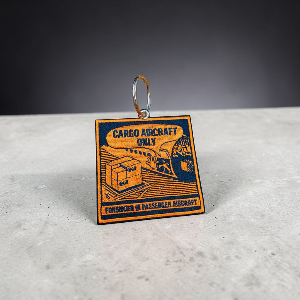 (Cargo aircraft ONLY with mirror keychain)「客機不准進入 🚫✈️刺繡鏡面鎖匙扣」