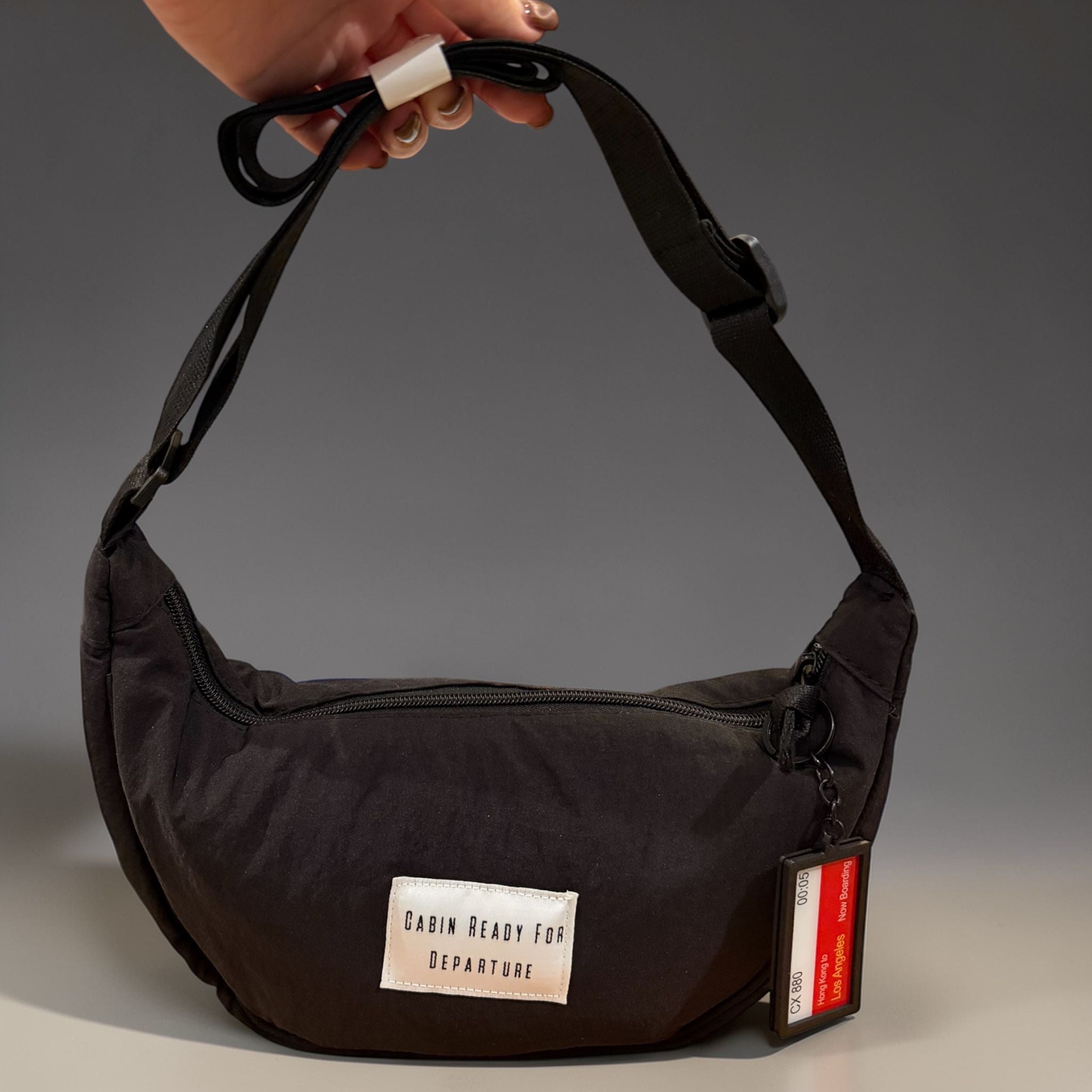 Cabin Ready For Departure 牛角包(附送隨機迷你登機閘口鎖匙扣一個)