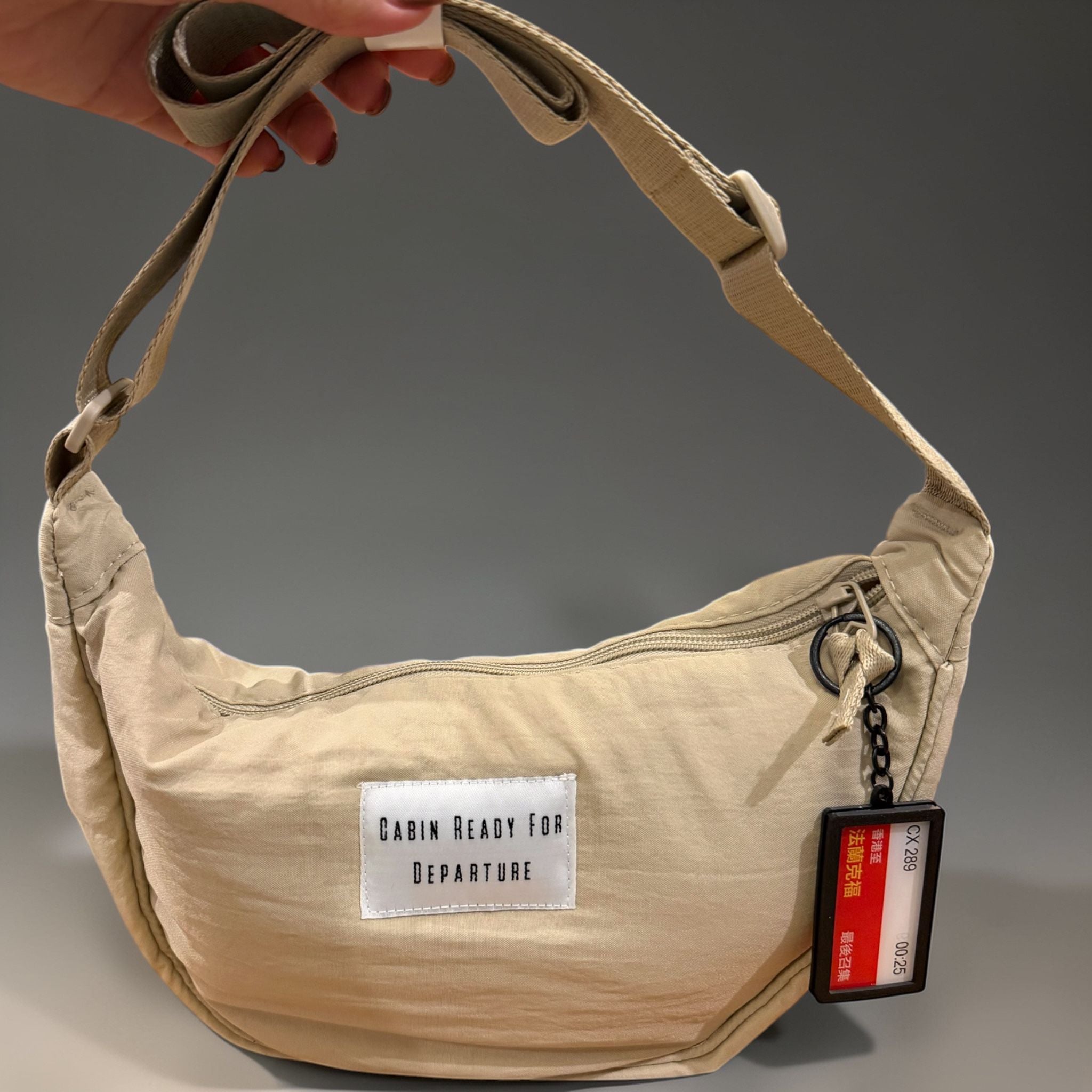 Cabin Ready For Departure 牛角包(附送隨機迷你登機閘口鎖匙扣一個)