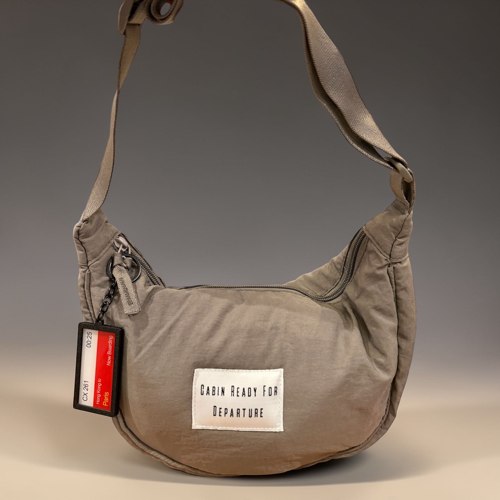 Cabin Ready For Departure 牛角包(附送隨機迷你登機閘口鎖匙扣一個)