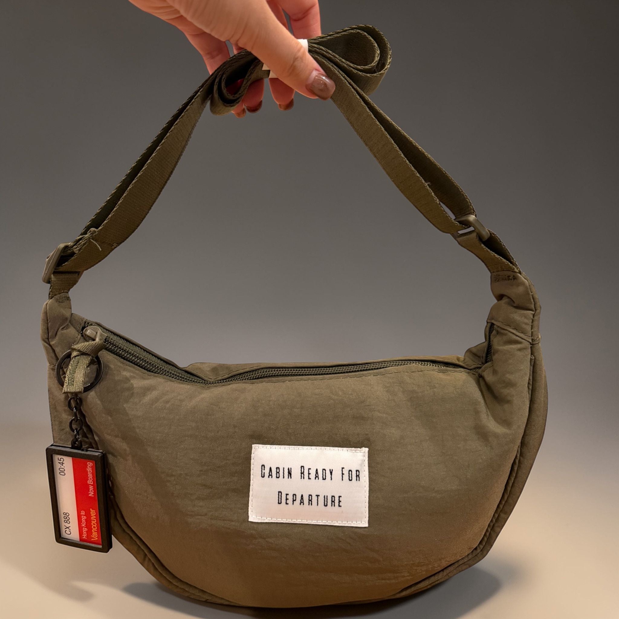 Cabin Ready For Departure 牛角包(附送隨機迷你登機閘口鎖匙扣一個)